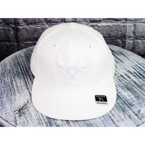 Reebook Chicago Bulls White Embroidered Fitted Hat Sz 7 3/.4 New